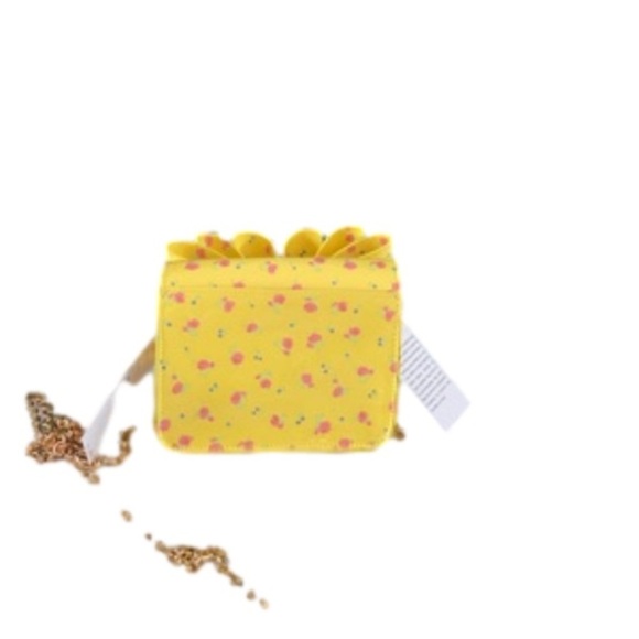 NWT Betsey Johnson, crossbody purse with gold chain strap. $45 - Picture 2 of 6